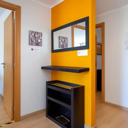 Apartment 2bdr W/ Ac & Balcony By Lovelystay *
