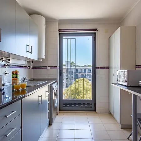 2bdr W/ Ac & Balcony By Lovelystay Apartment