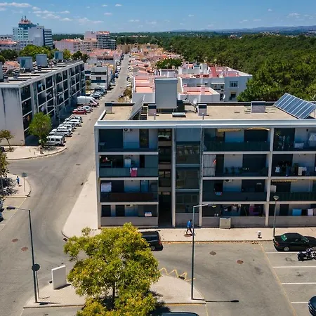 2bdr W/ Ac & Balcony By Lovelystay Apartment