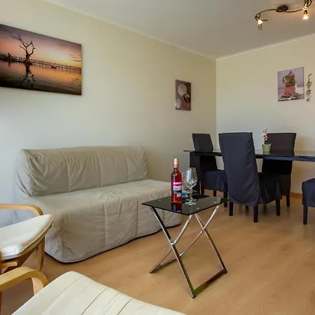 2bdr W/ Ac & Balcony By Lovelystay *