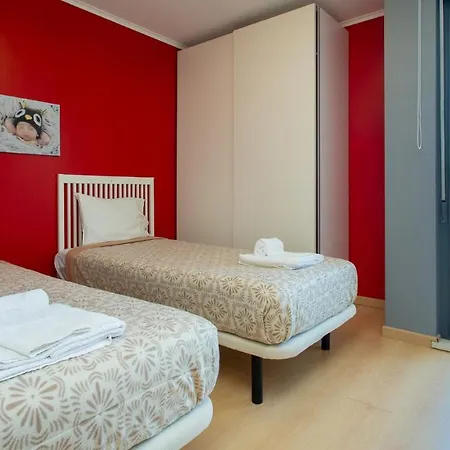 Apartment 2bdr W/ Ac & Balcony By Lovelystay *